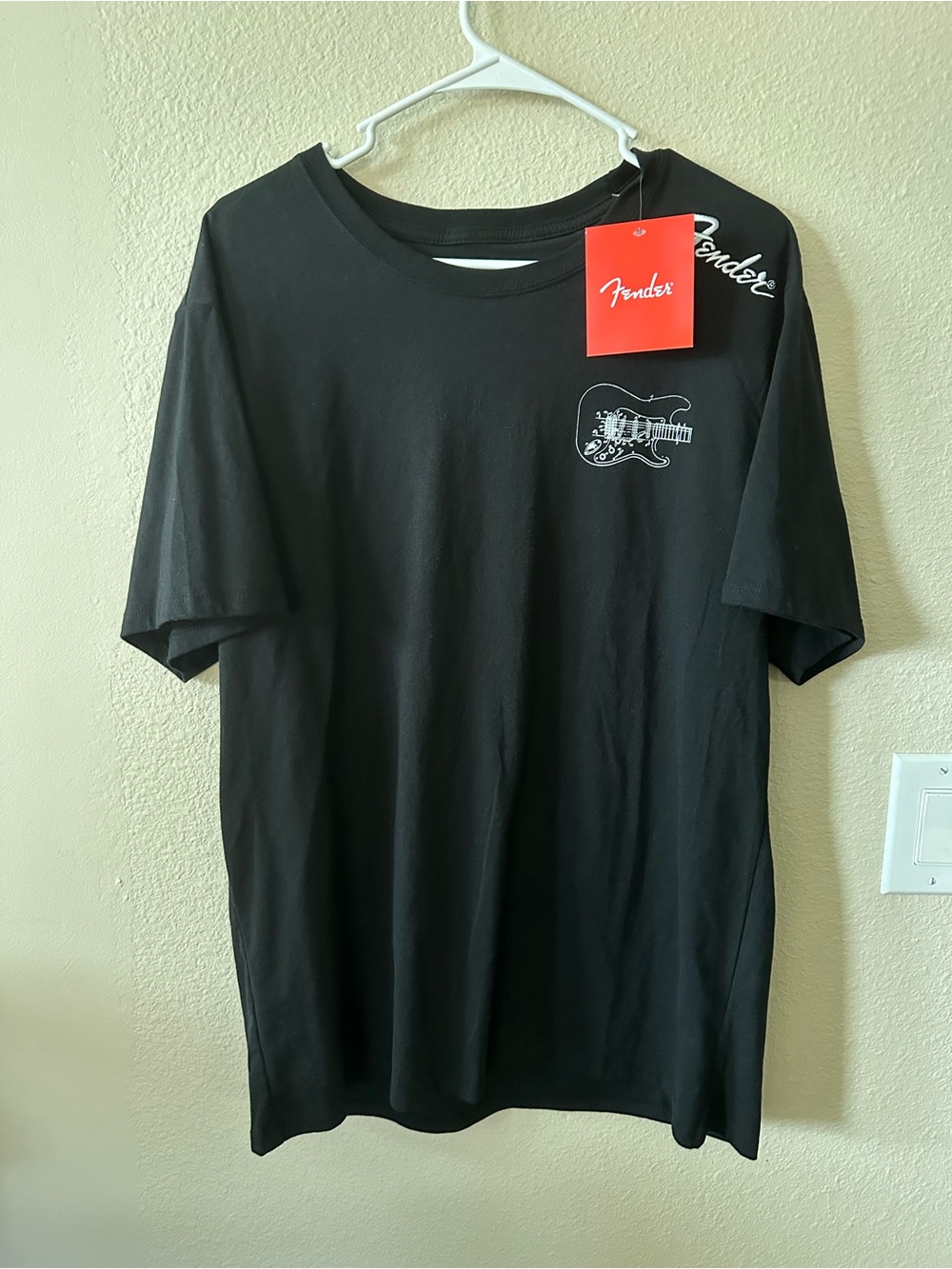 Fender Black Short-Sleeve Tee with White Guitar Graphic size XL/ NWT 1351